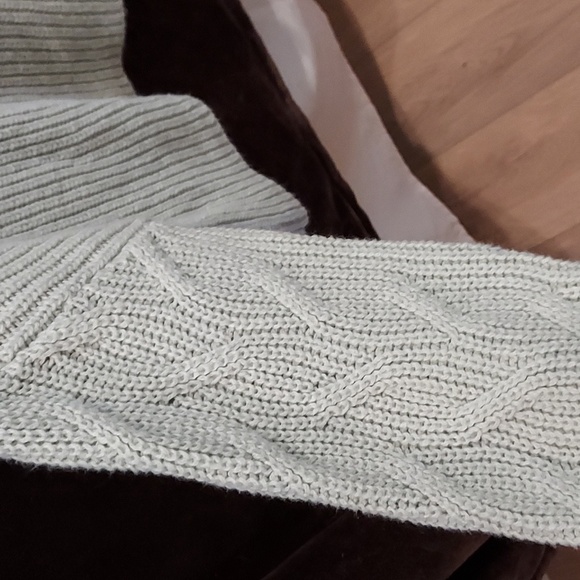 Comfy Cool Mint Green Mock Turtleneck with Wavey Crossing Pattern Size Medium - Picture 7 of 9